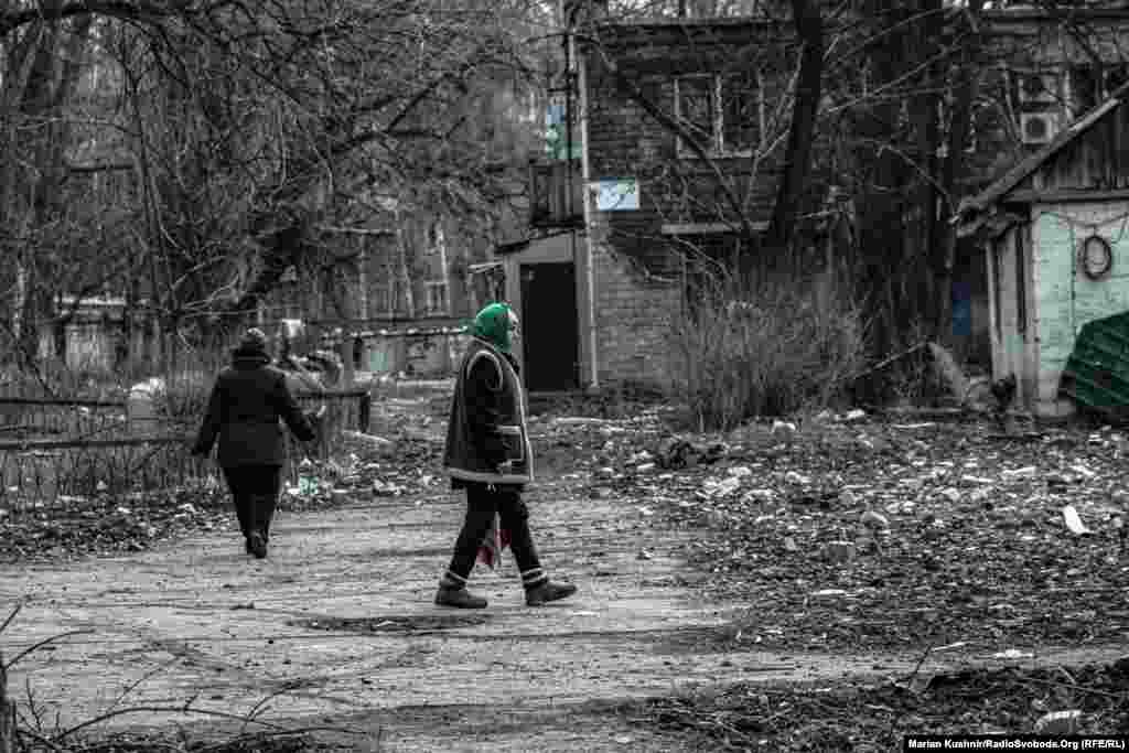 Местных жителей в Авдеевке немало, они остаются жить в городе несмотря ни на что