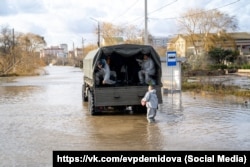 Улица Симферопольская в Евпатории, затопленная в результате шторма 26-27 ноября 2023 года, 28 ноября 2023 года