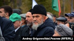 В столице Татарстана в сквере Тинчурина прошел митинг, посвященный Дню памяти павших при взятии Казани войсками Ивана Грозного в 1552 году, 14 октября 2017 года