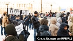 Протестующие говорят, что готовы встречать на площади Новый год.