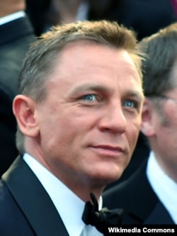 Daniel Craig