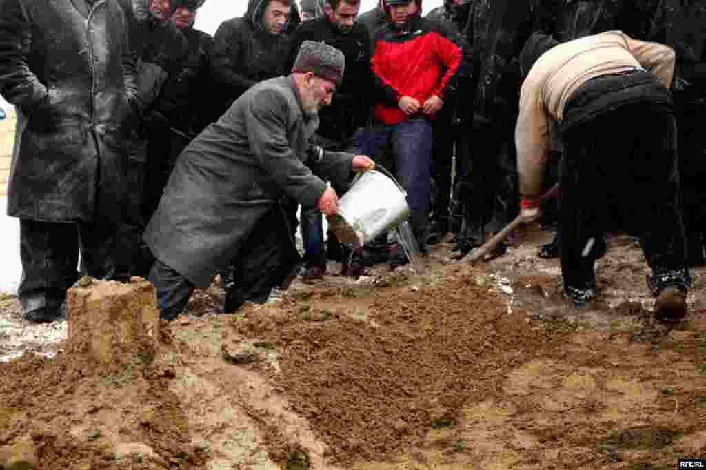 Yazıçı Rafiq Tağının dəfn mərasimi #9