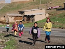 Дети в узбекском кишлаке. Иллюстративное фото.