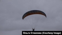 Андрей Суша спасся от репрессий в Беларуси, перелетев через границу на параплане (иллюстративное архивное фото)