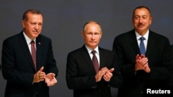 Türkiyə prezidenti Rəcəb Tayyib Ərdoğan, Rusiya prezidenti Vladimir Putin və Azərbaycan prezidenti İlham Əliyev İstanbulda 23-cü Dünya Enerji Konqresində. 2016