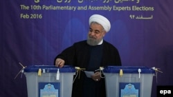 Hassan Rouhani səs verir