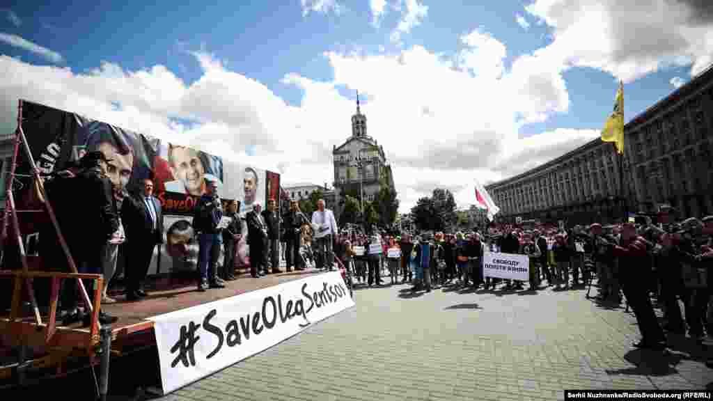 Во время акции на Майдане прошел также импровизированный митинг лидеров Меджлиса крымскотатарского народа