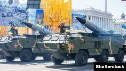 Украинские ракетные установки на Крещатике во время военного парада ко Дню Независимости Украины. Киев, 24 августа 2018 года