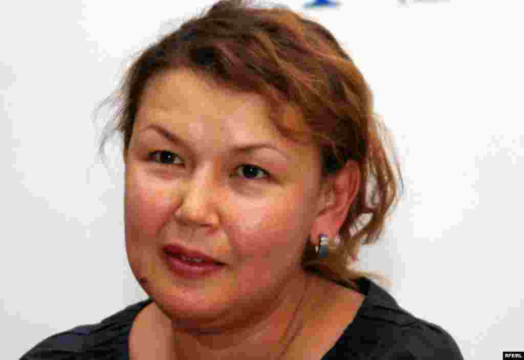 Kazakhstan - Zhamilya Zhakisheva, the wife of ex head of Kazatomprom Muhtar Zhakishev, press conference in Almaty, 22Jul2009 - Жамиля Джакишева, жена Мухтара Джакишева, на пресс-конференции в Алматы. 22 июля 2009 года.