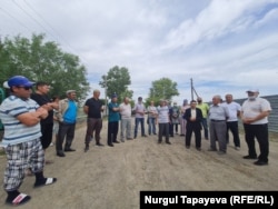 Жители Оразака требуют вернуть Бижанова в список зарегистрированных кандидатов. 19 июля 2021 года