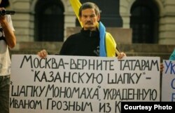 На митинге в поддержку крымских татар. Варшава, 11 октября 2014 года.