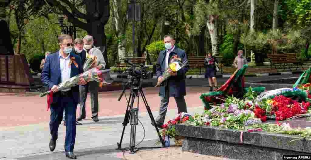 Серед тих, хто відвідав парк були військові пенсіонери, ветерани Афганської війни, казаки, представники підконтрольної Кремлю влади Криму