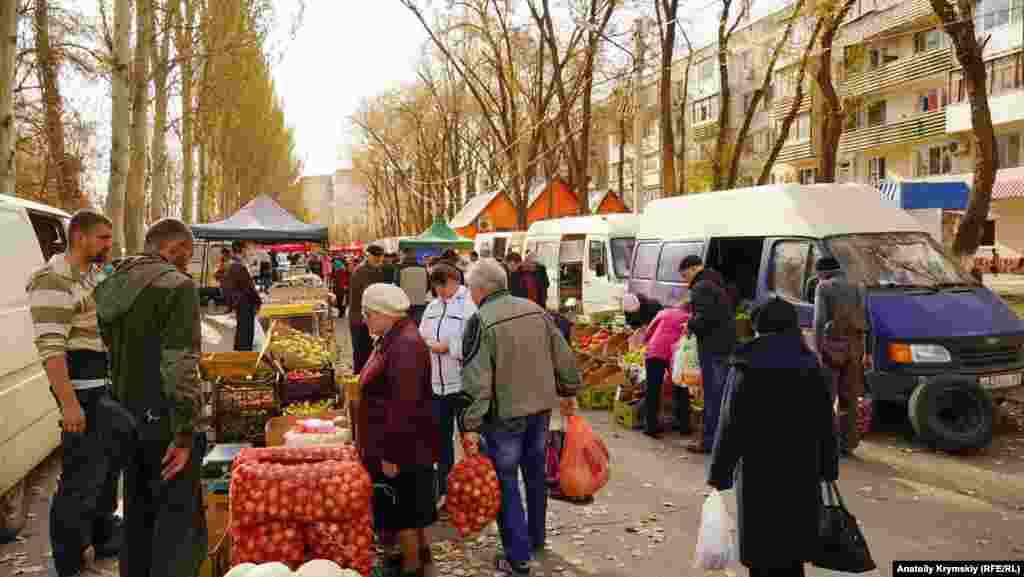 На улице Сопина открылась сельскохозяйственная ярмарка