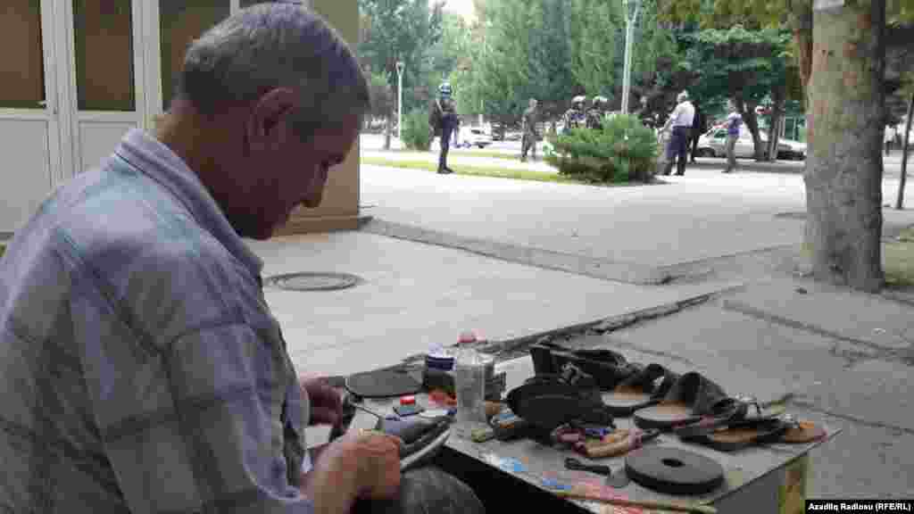 Azerbaijan. Mingechevir. Funeral of Bahruz Hajiyev and protest action - Police