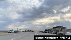 Войсковая часть расположена примерно в километре от автотрассы Алматы — Тараз