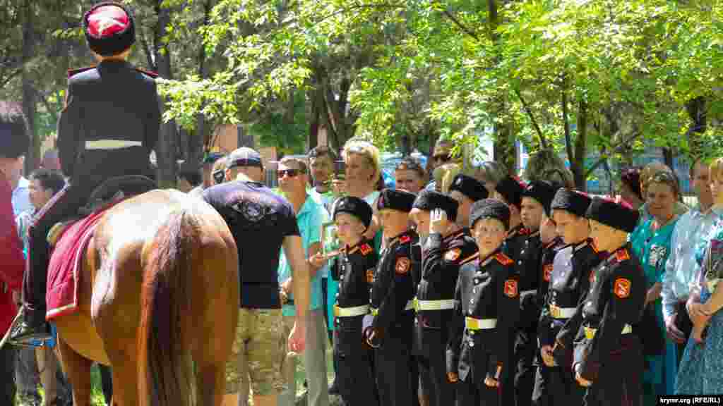 Дети ждут, когда придет время их инициации