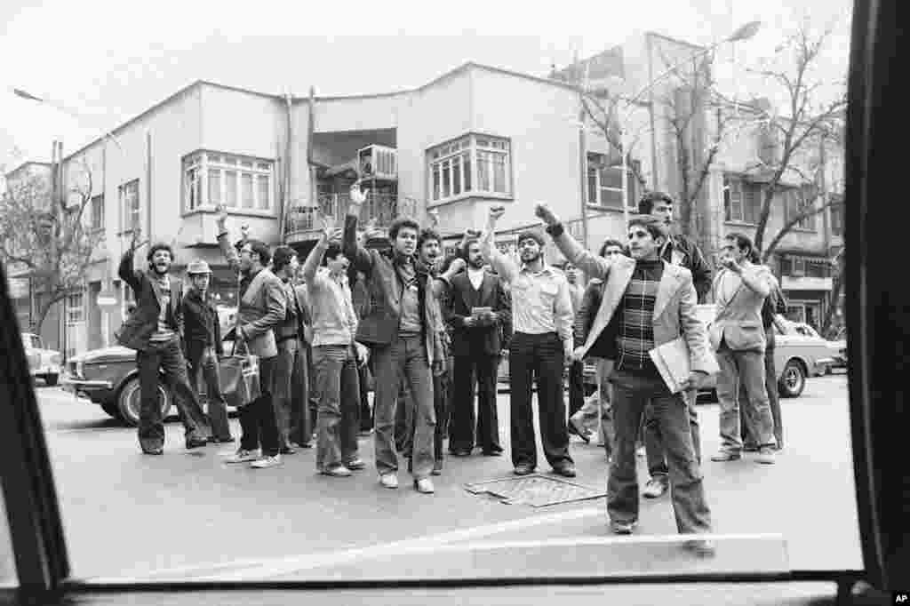 28 noyabr 1978-ci il. Tehran küçələrində tələbələrin etirazı.