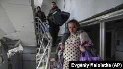 Последствия авиаудара по роддому в Мариуполе 9 марта 2022 года 