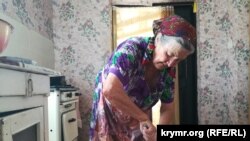 Зульфинар Кумша готовит чебуреки