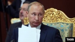 Президент России Владимир Путин на саммите ОДКБ в Душанбе, 15 сентября 2015 года.