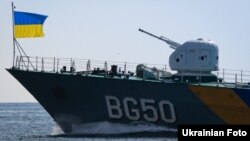 Во время генеральной репетиции военно-морского парада ко Дню Независимости Украины. Одесса, 21 августа 2014 года