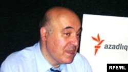 Çingiz Abdullayev "Azadlıq" radiosunun Bakı Bürosunda, 20 iyul 2006