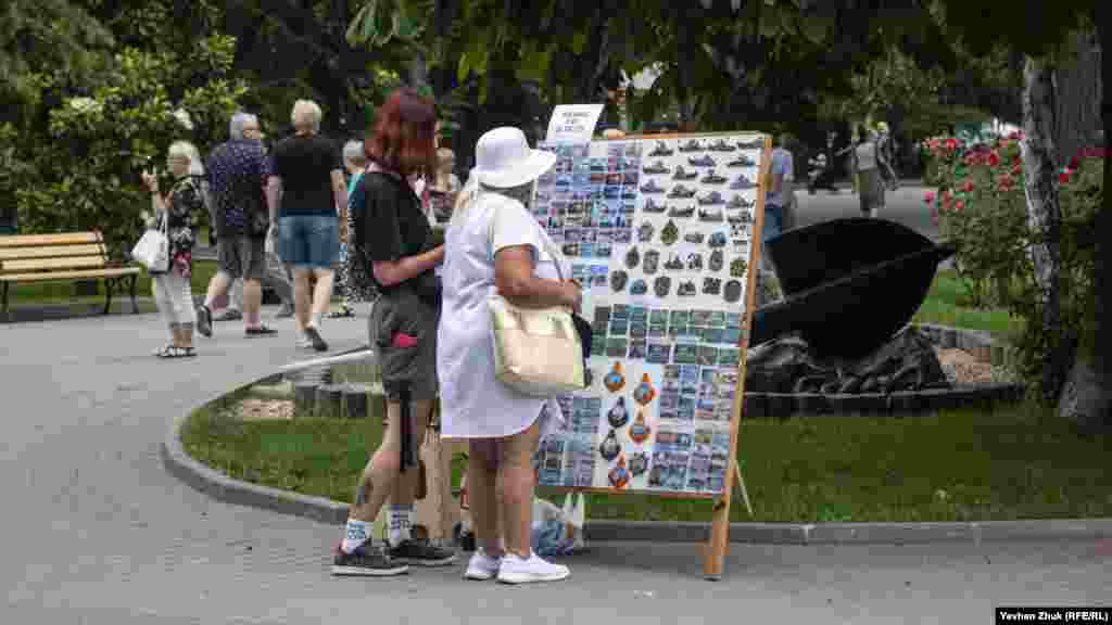 Все желающие могут купить сувениры