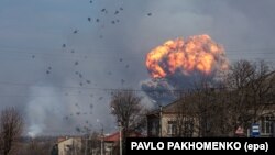 Детонация боеприпасов на военном складе в Харьковской области (фотогалерея)