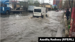 Bakıda yağış.