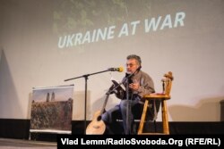 Сергей Лойко на презентации своего романа в Днепропетровске. Октябрь 2015 года