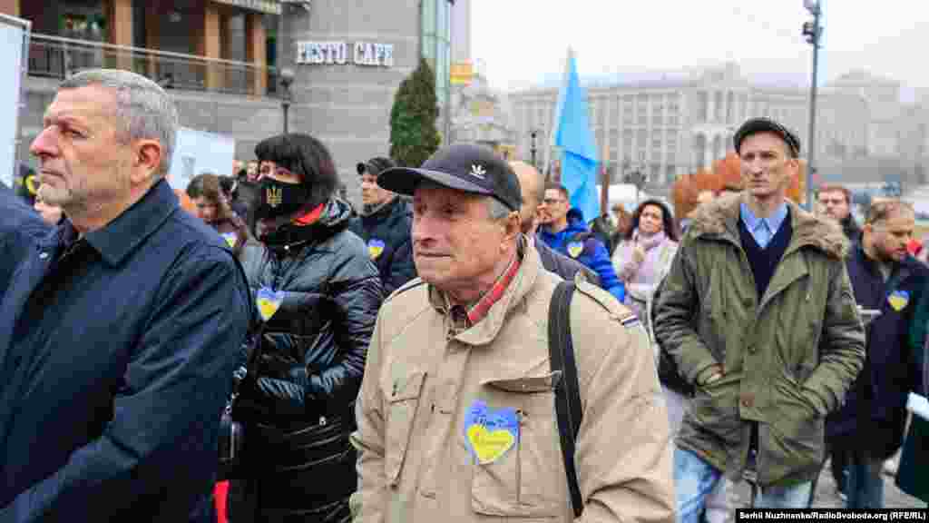 Крымский журналист, обозреватель Крым.Реалии Николай Семена (в центре), бывший политузник Кремля, народный депутат Украины Ахтем Чийгоз (слева) на акции