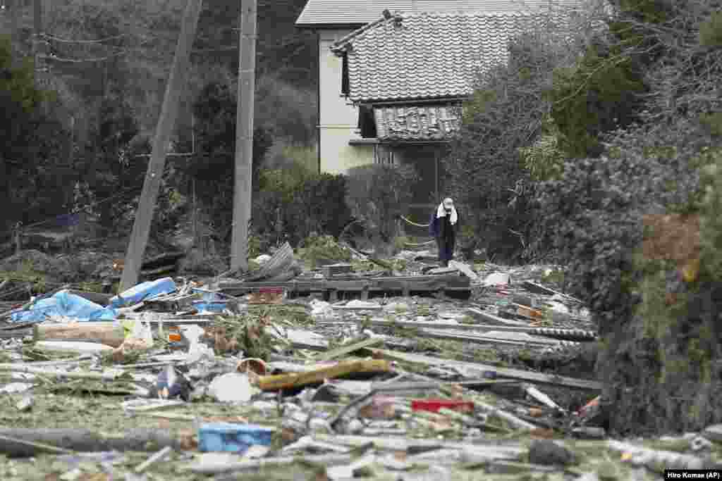 75-річний Куніо Сіґа біля свого будинку в Мінамі-Сома у 20-кілометровій зоні евакуації, 8 квітня 2011 року. Чоловік залишався сам у знелюдненій зоні й місяць після трагедії