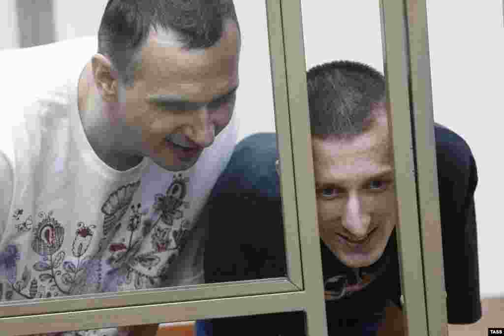 Российский суд приговорил Олега Сенцова к 20 годам, Александра Кольченко &ndash; к 10, 25 августа 2015 года