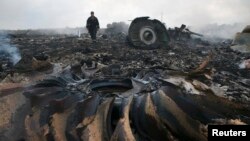 На месте крушения рейса MH-17