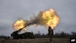 Украинские военные ведут огонь из САУ CAESAR в Донецкой области, декабрь 2022 года