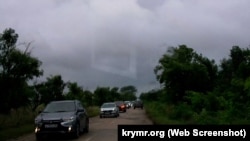 Машины движутся в объезд Керчи из-за затопления города