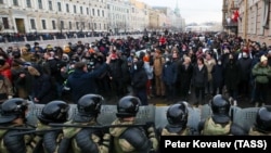 Во время акции в поддержку лидера российской оппозиции Алексея Навального. Санкт-Петербург, 31 января 2021 года