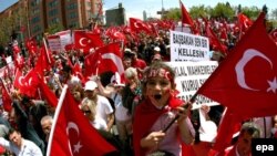 İstanbulda dünyəvi dövlət tərəfdarlarının AKP əleyhinə mitinqi. 29 Aprel 2007