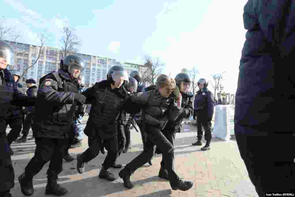 Московские власти сообщили, что в отношении большинства задержанных будут составлены протоколы по статье 20.2 кодекса об административных правонарушениях &ndash; &quot;Нарушение правил проведения публичных мероприятий&quot;. Эта статья предусматривает наказание в виде штрафа или административного ареста.